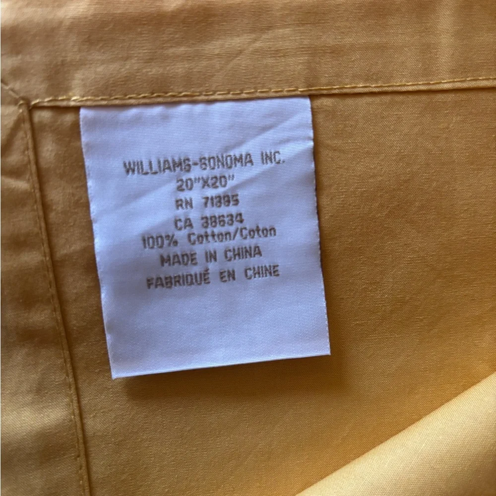 Williams Sonoma NWT set of 4 Dijon Yellow cotton Napkins